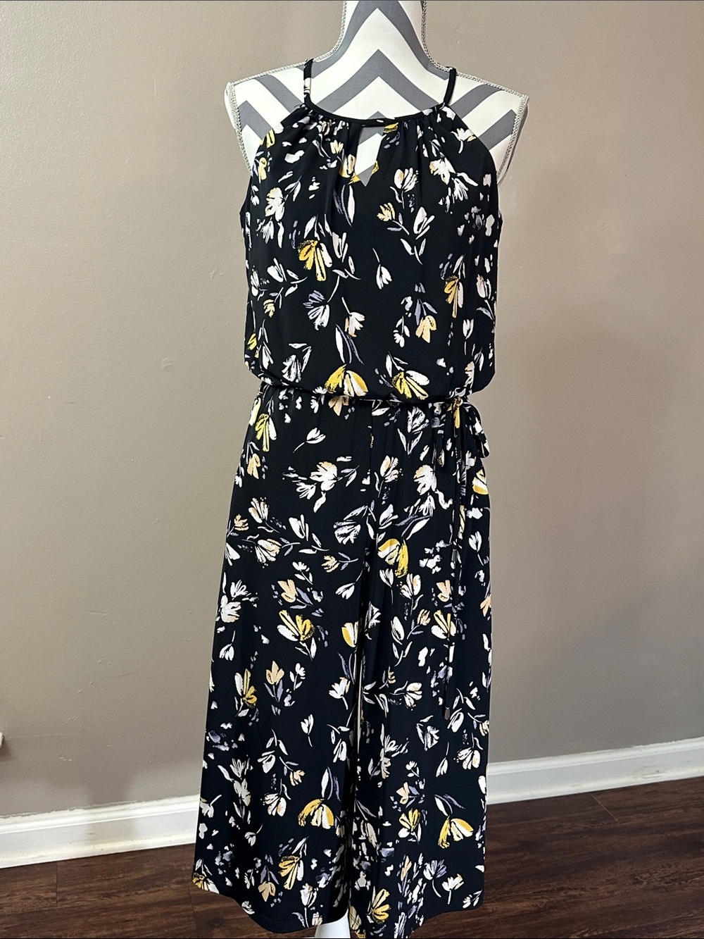 London Times Jumpsuit Size 6 Black Floral Halter Wide Leg Cropped